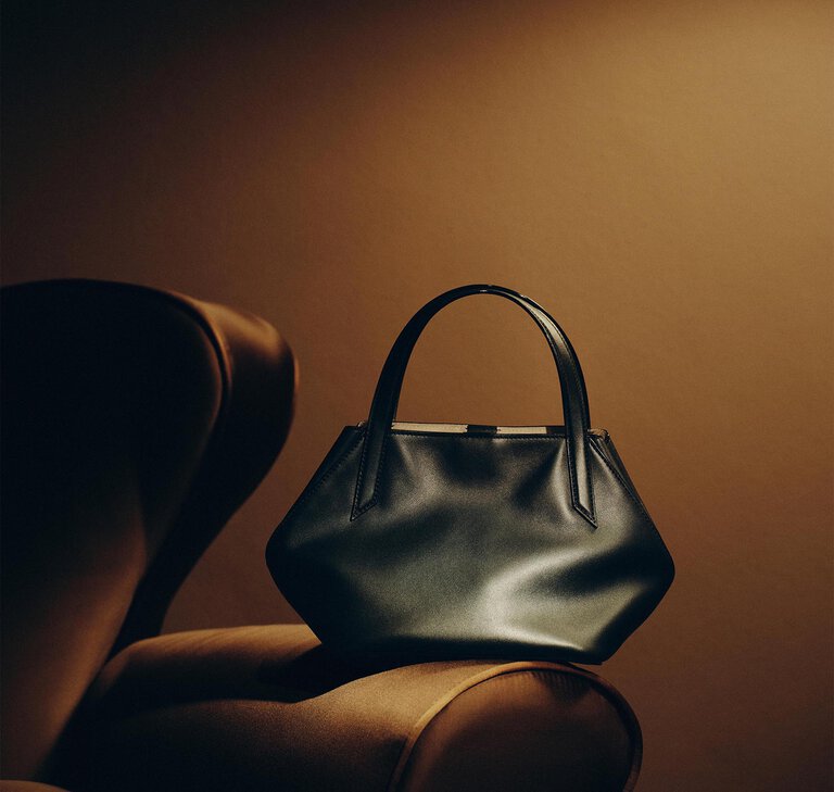 Valextra Gio black leather handbag in smooth leather, a minimalist designer bag crafted in Italy for everyday wear and effortless sophistication.