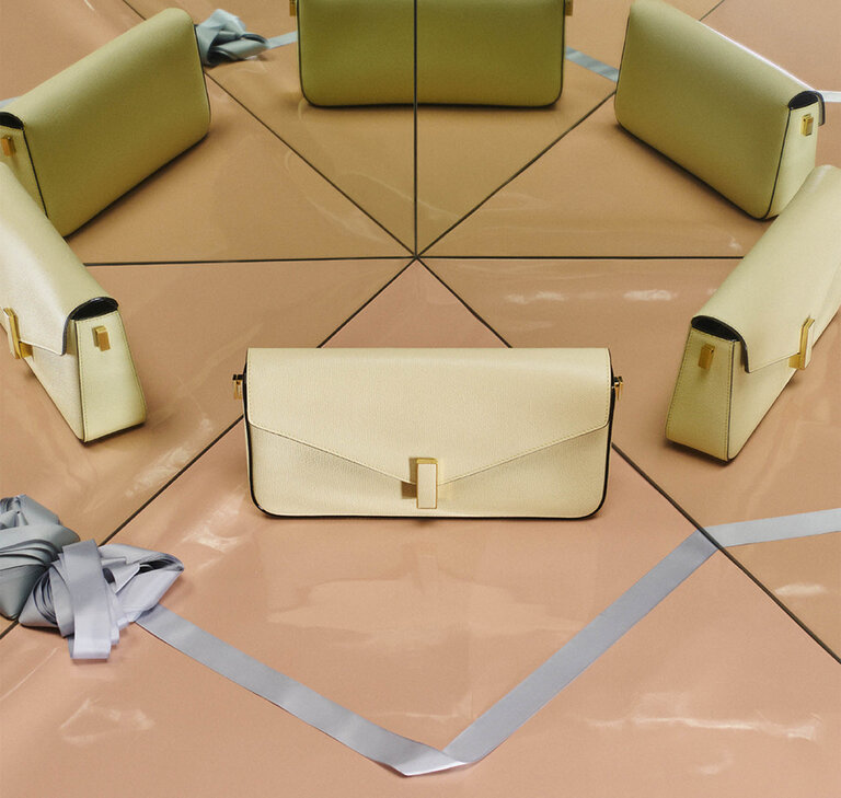 Iside valextra leather shoulder bag in white pergamena