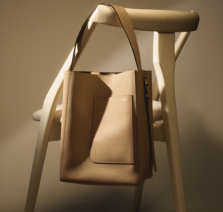 Valextra - soft beige bucket bag in leather