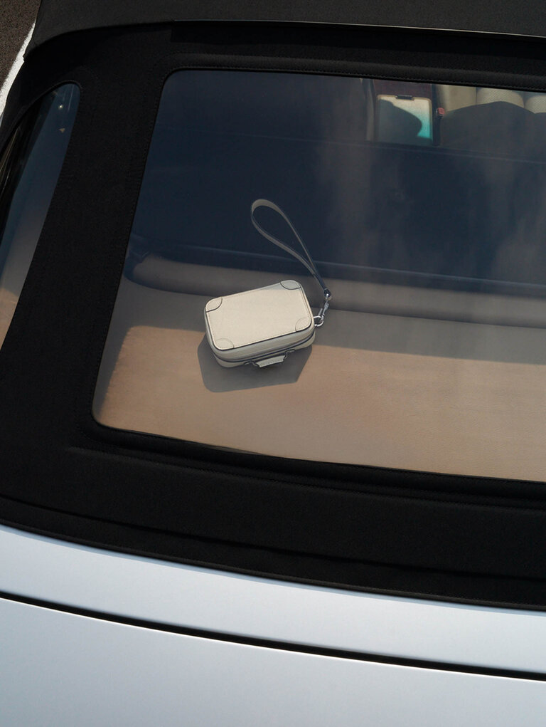 pergamena white small leather goods for travel and keyholder