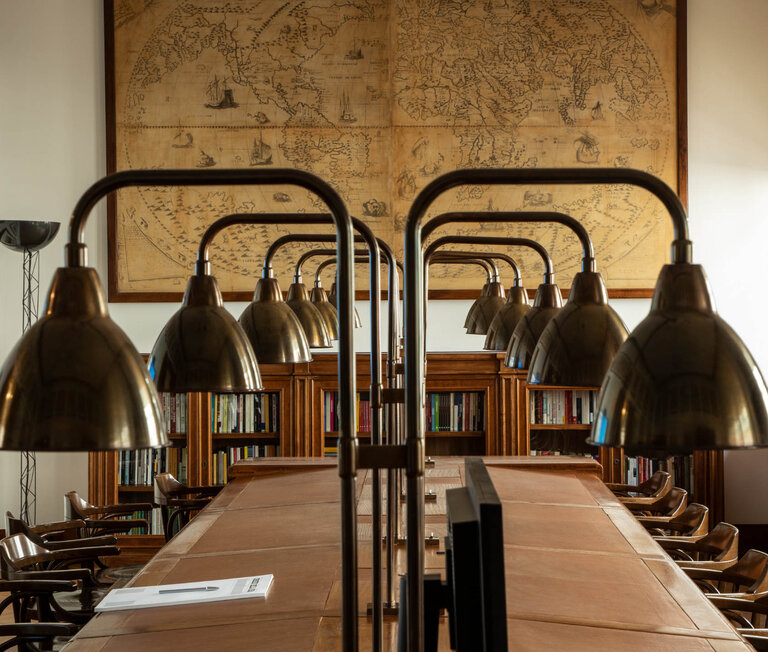 Milan Outside/Inside - palazzo del Corriere Della Sera - Valextra