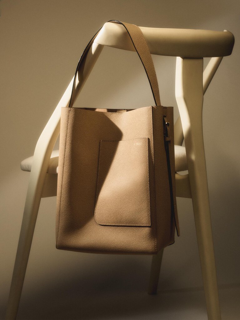 Valextra - soft beige bucket bag in leather