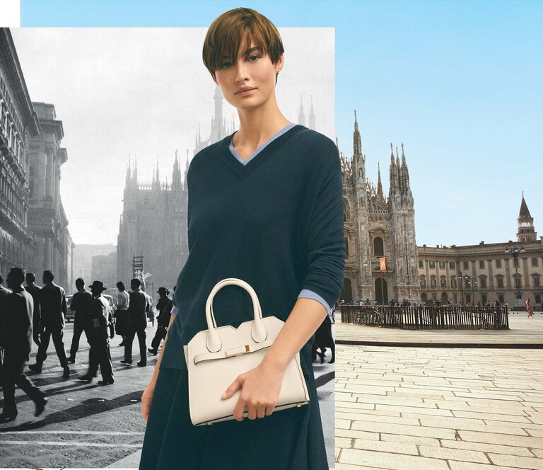 model pise with a white bag