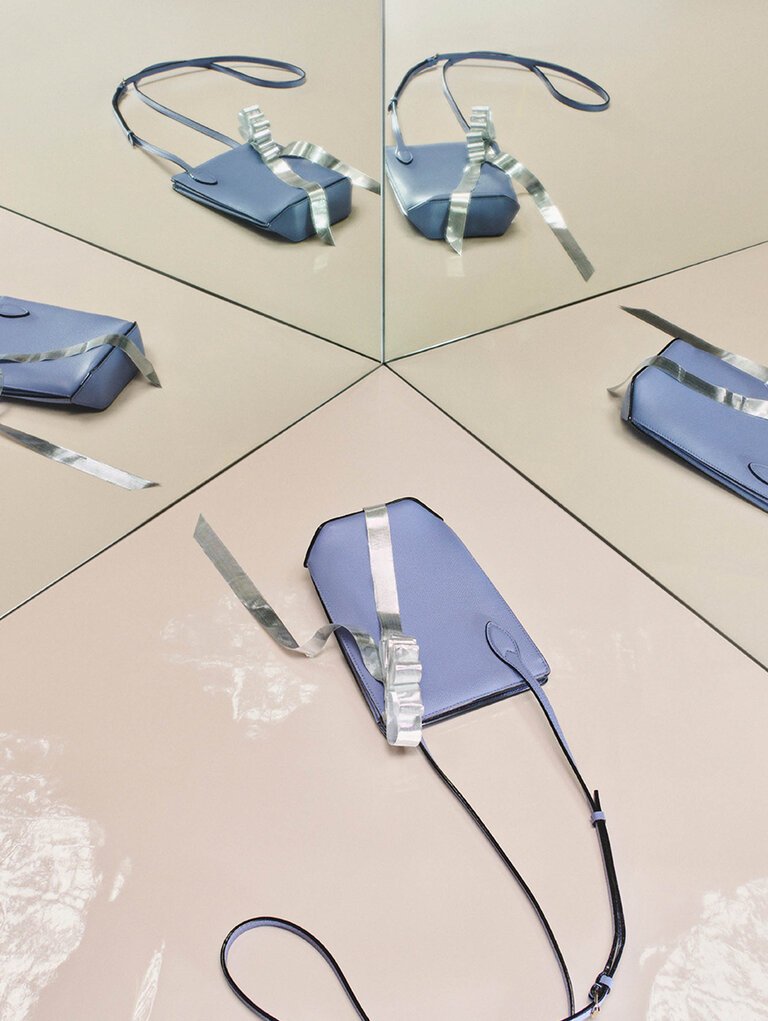 alextra - Vivi Phone Pouch crossbody in light blue white Millepunte leather