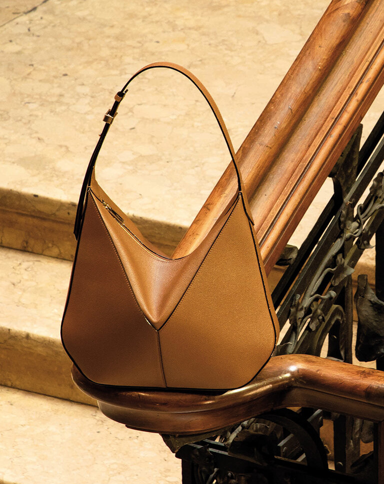 Milan Outside/Inside - Milan's palaces and personalities together with luxury handcrafted bags - Valextra