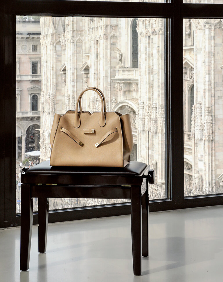 Milan Outside/Inside - Milan's palaces and personalities together with luxury handcrafted bags - Valextra