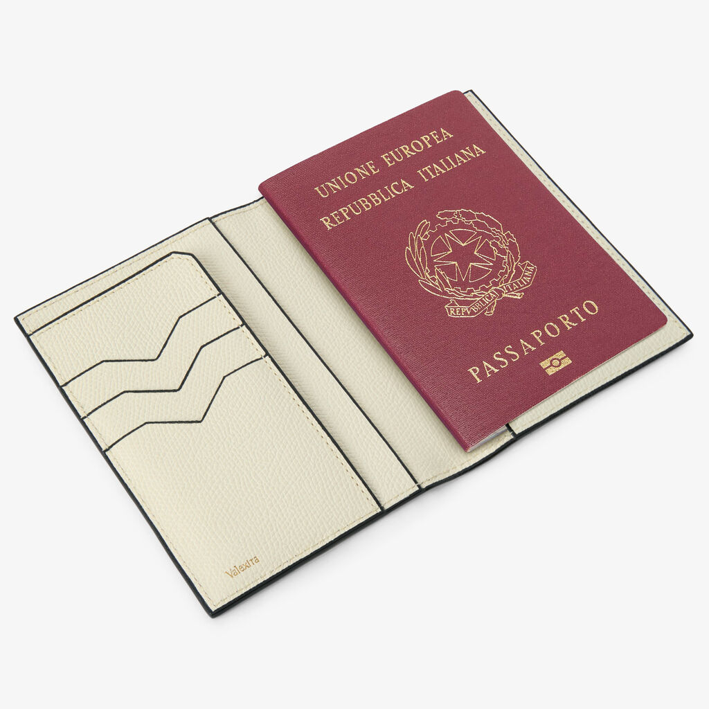 Passport Holder 3CC - Pergamena White - Vitello VS - Valextra - 3