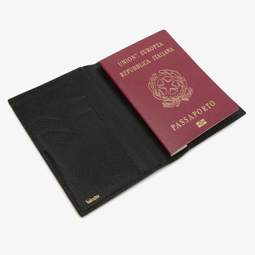 Porta Passaporto con 3 Carte di Credito - Nero - Vitello VS - Valextra - 3