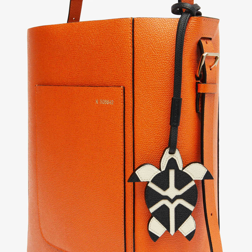 Turtle Charm - Pergamena White/Black - Vitello VS - Valextra - 3