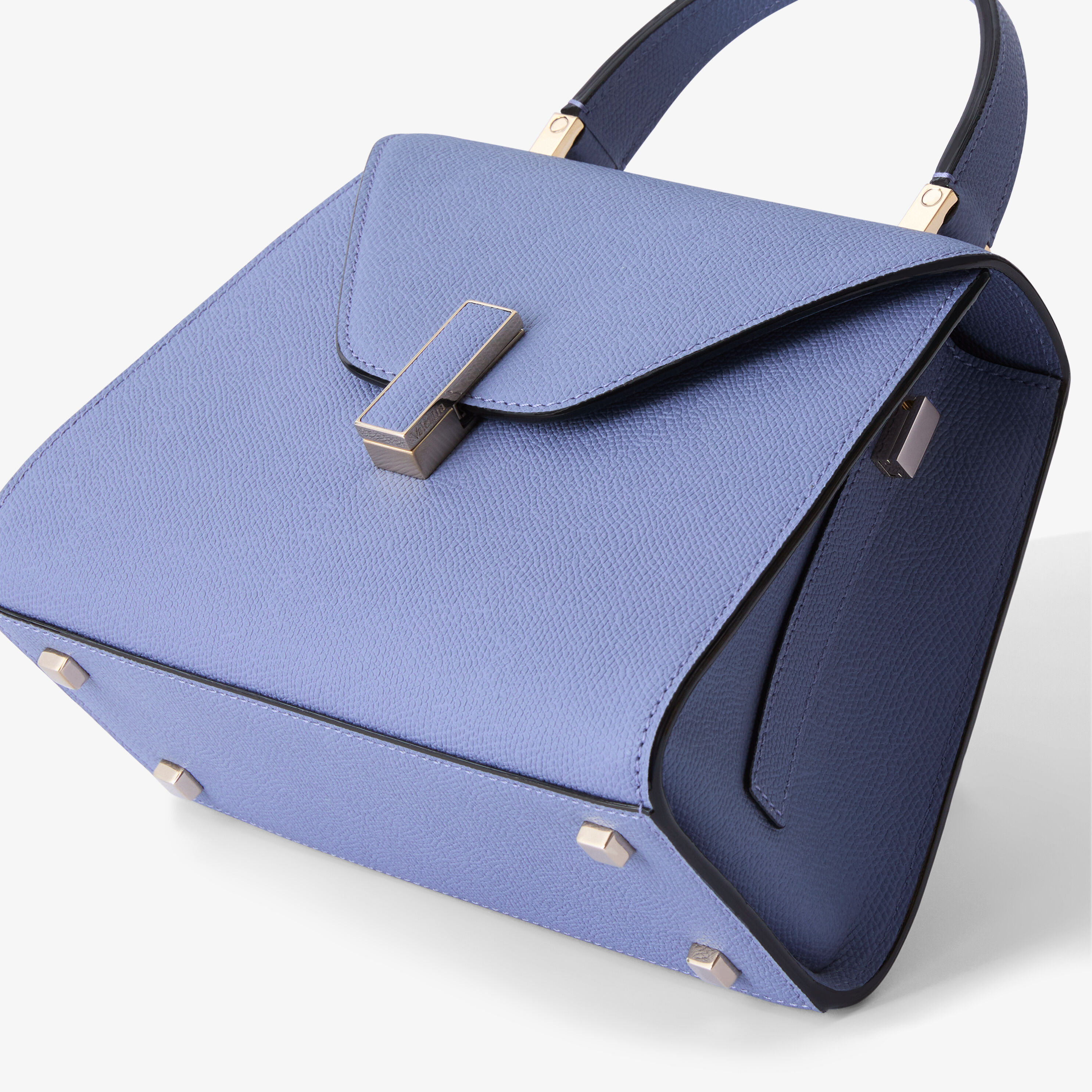 bbyaywaterr:Valextra: 薄型メッシュパーティバッグ、 Women's Blue Luxury Leather Top Handle Mini Bag | Valextra Iside