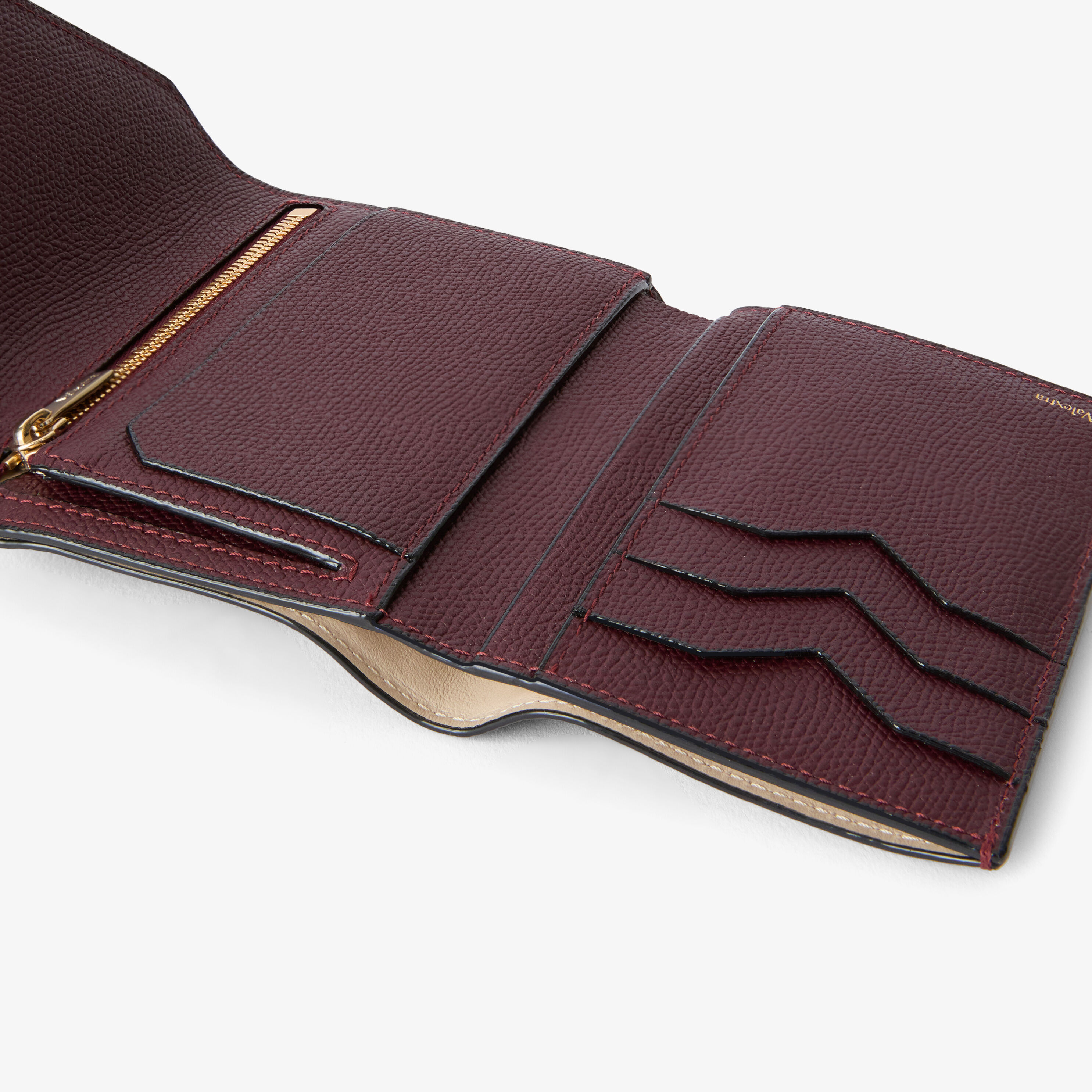 Valextra 財布　イジディ Red Grained Leather Luxury Fold Wallet | Valextra Iside