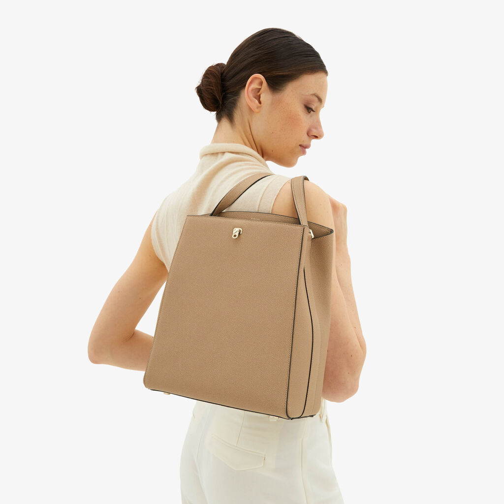 Beige Leather Medium versatile shoulder bag | Valextra Brera