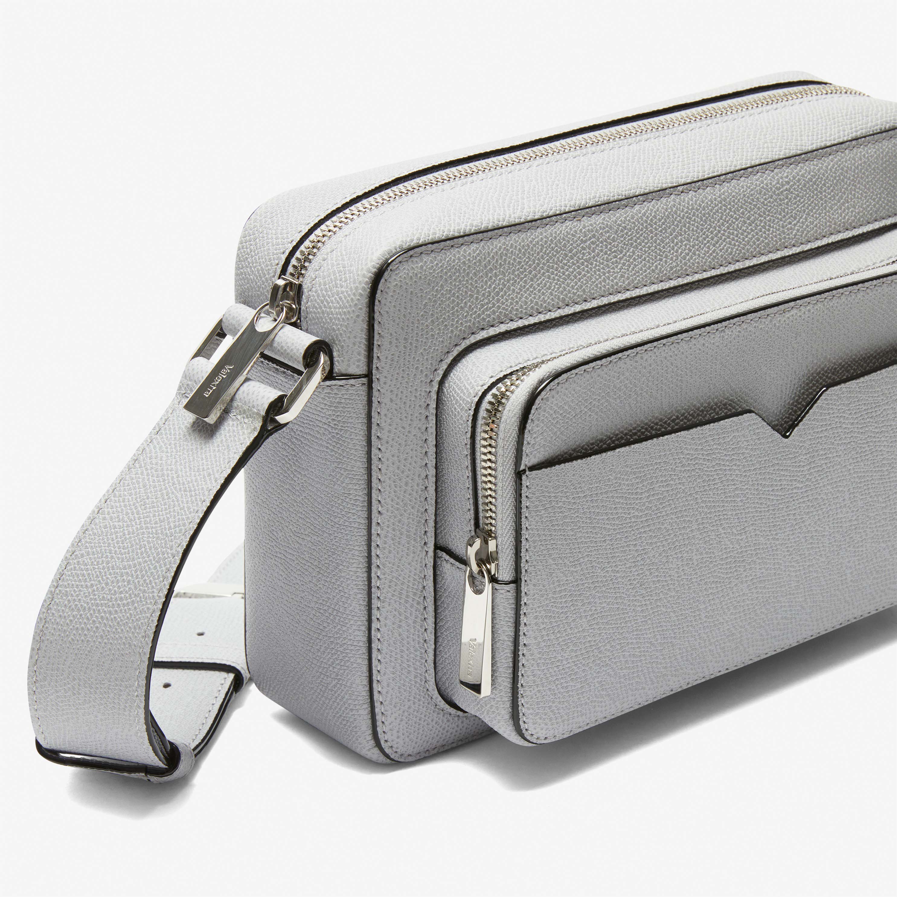 Men's Pebble Grey Leather reporter bag | Valextra V-Line